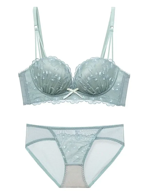 Elegant undertøyssett med blonde