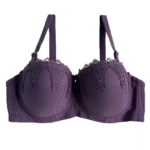 Lingeri med elegant blondekant